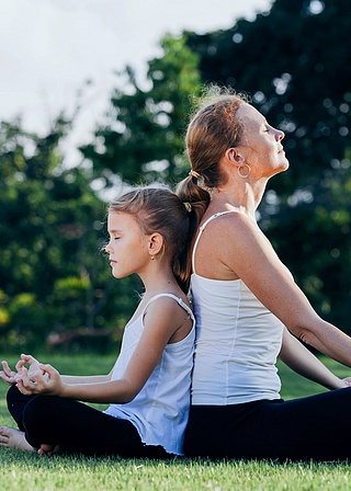 Yoga Massage parent-enfant, Vacances en famille, Massage-relaxation-santé